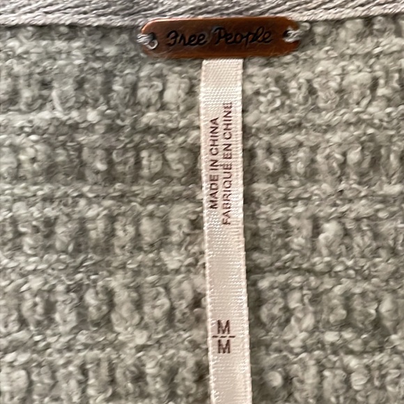 Free People Size Medium Gray oversized Women’s V Neck Sweater very Soft - Picture 9 of 11